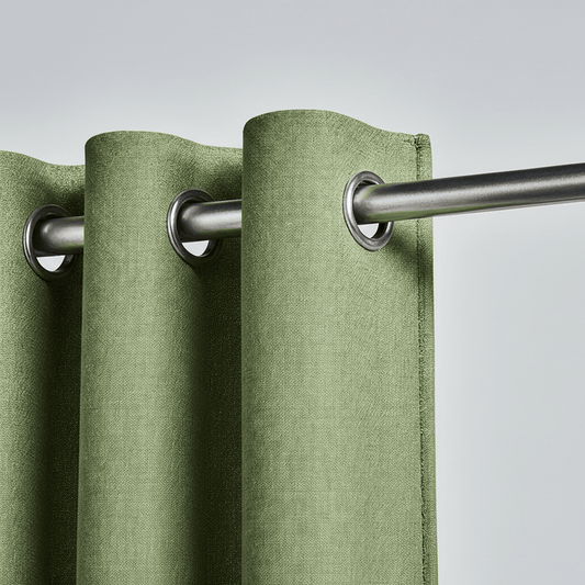 Gros plan sur un rideau vert